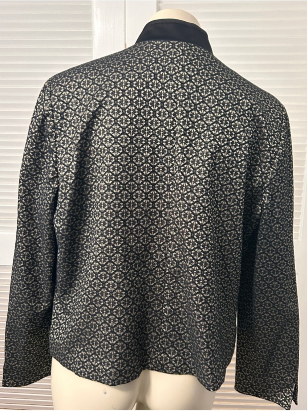 Chico’s Black Gold Geometric Floral Blazer Pants Set 2-Piece set, Size 2 - Picture 10 of 16